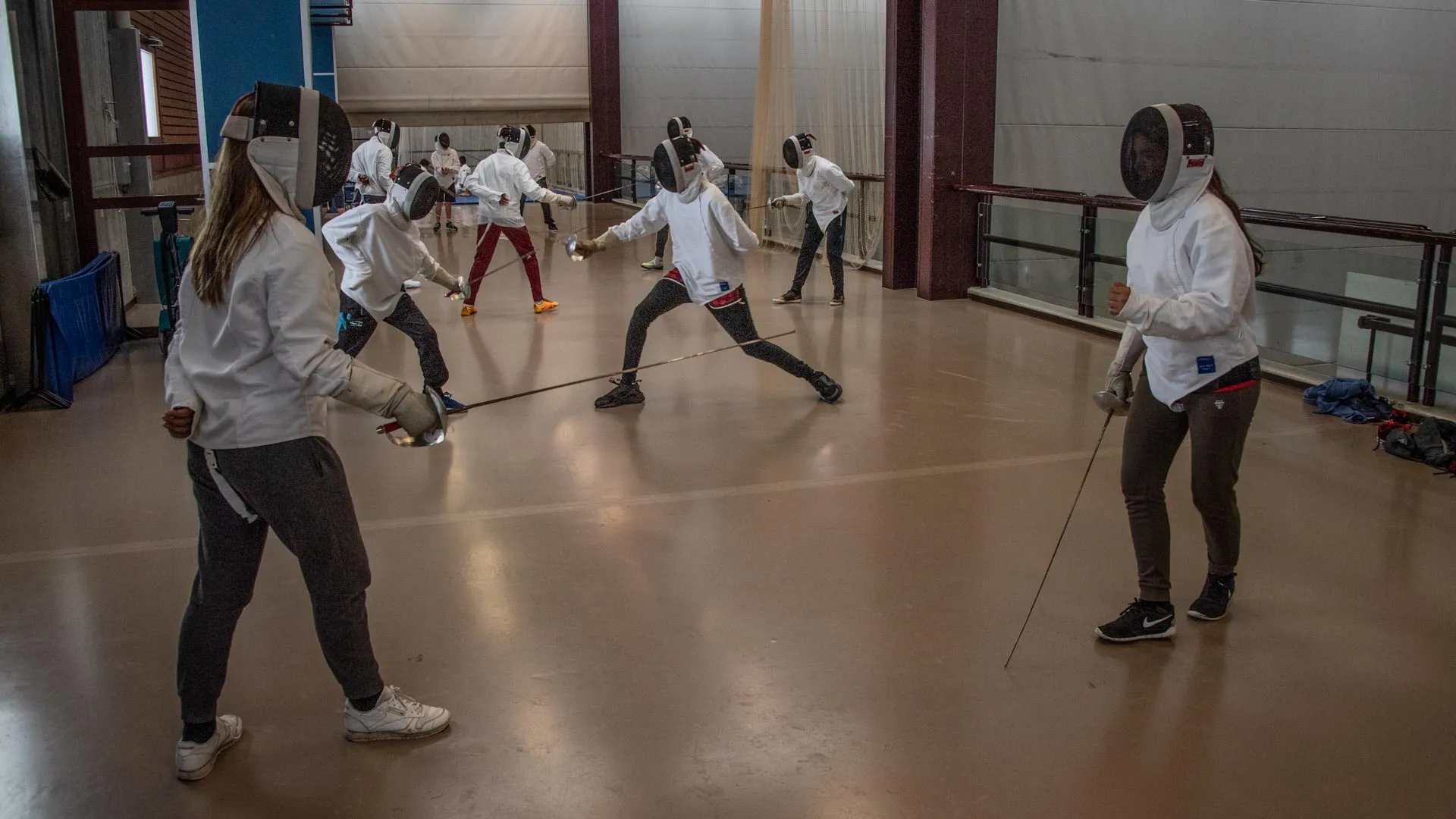 Lezione di scherma in palestra